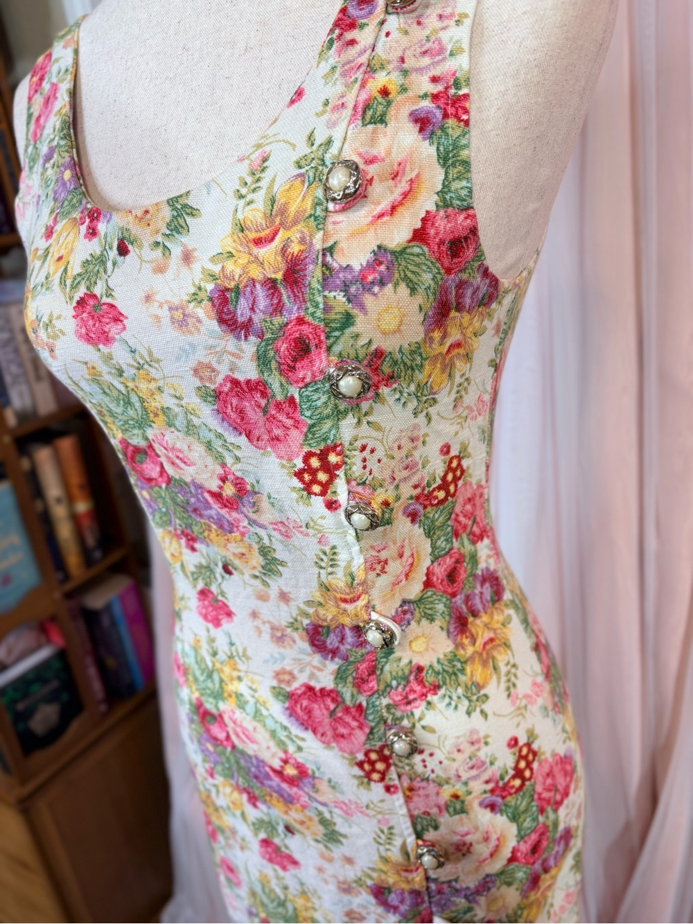 Vintage Nona Fashion, Floral Midi, Cottagecore, Pearl button, Garden Dress. 90s. - Picture 4 of 8
